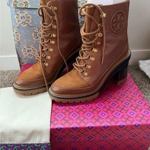 Tory Burch, like new worn once!!